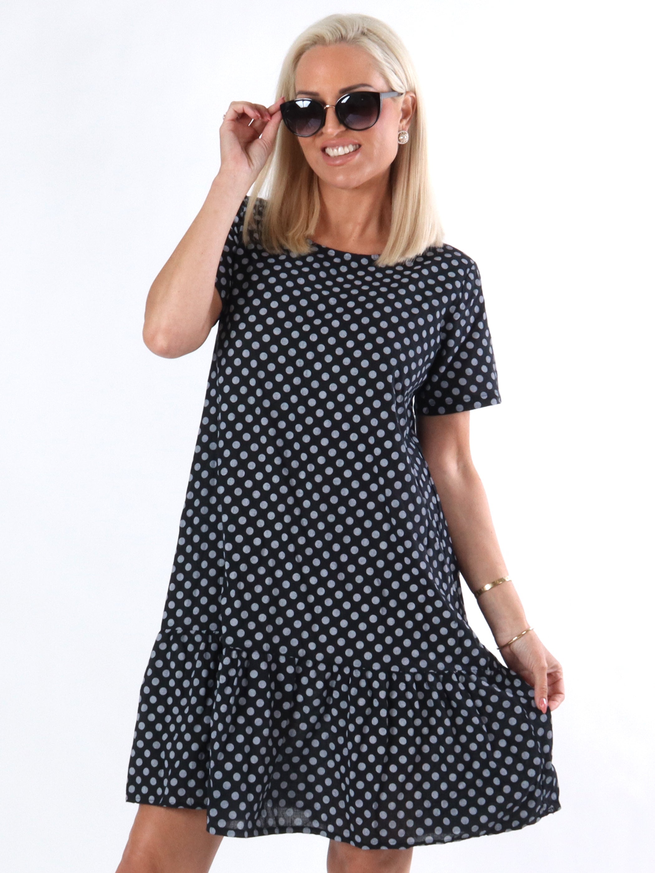 Josy - Klänning med vita prickar och lös passform